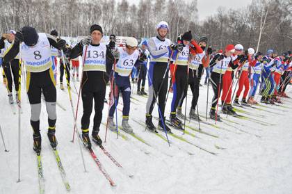 Лыжники на старте.Фото Юрия Бабенко
