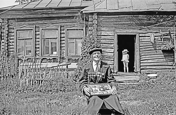 С лейкой и с блокнотом… 