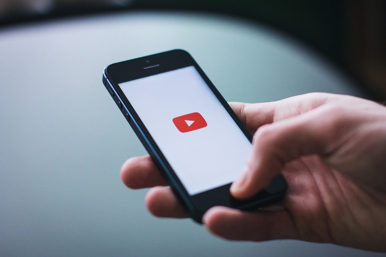Роскомнадзор обвинил YouTube в  «регулярной цензуре» российских СМИ