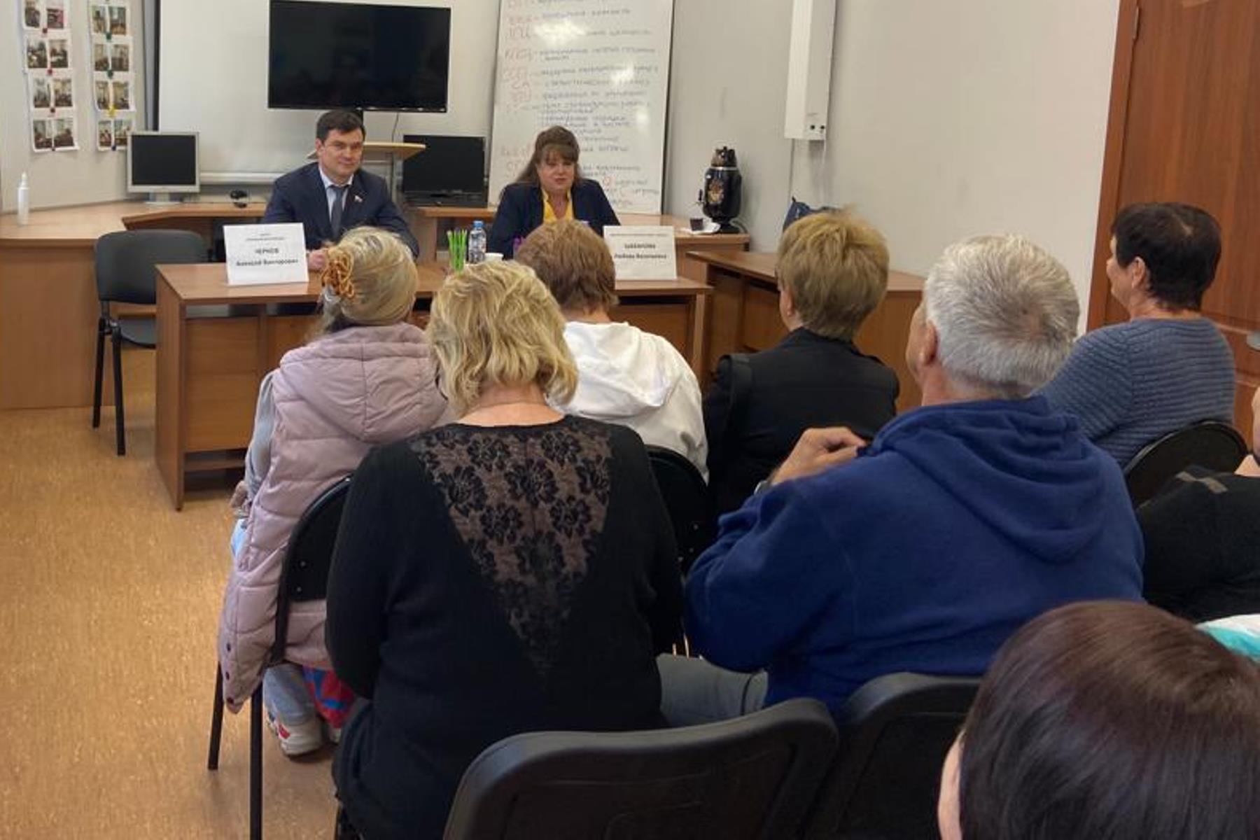 Алексей Чернов рассказал избирателям о проделанной работе