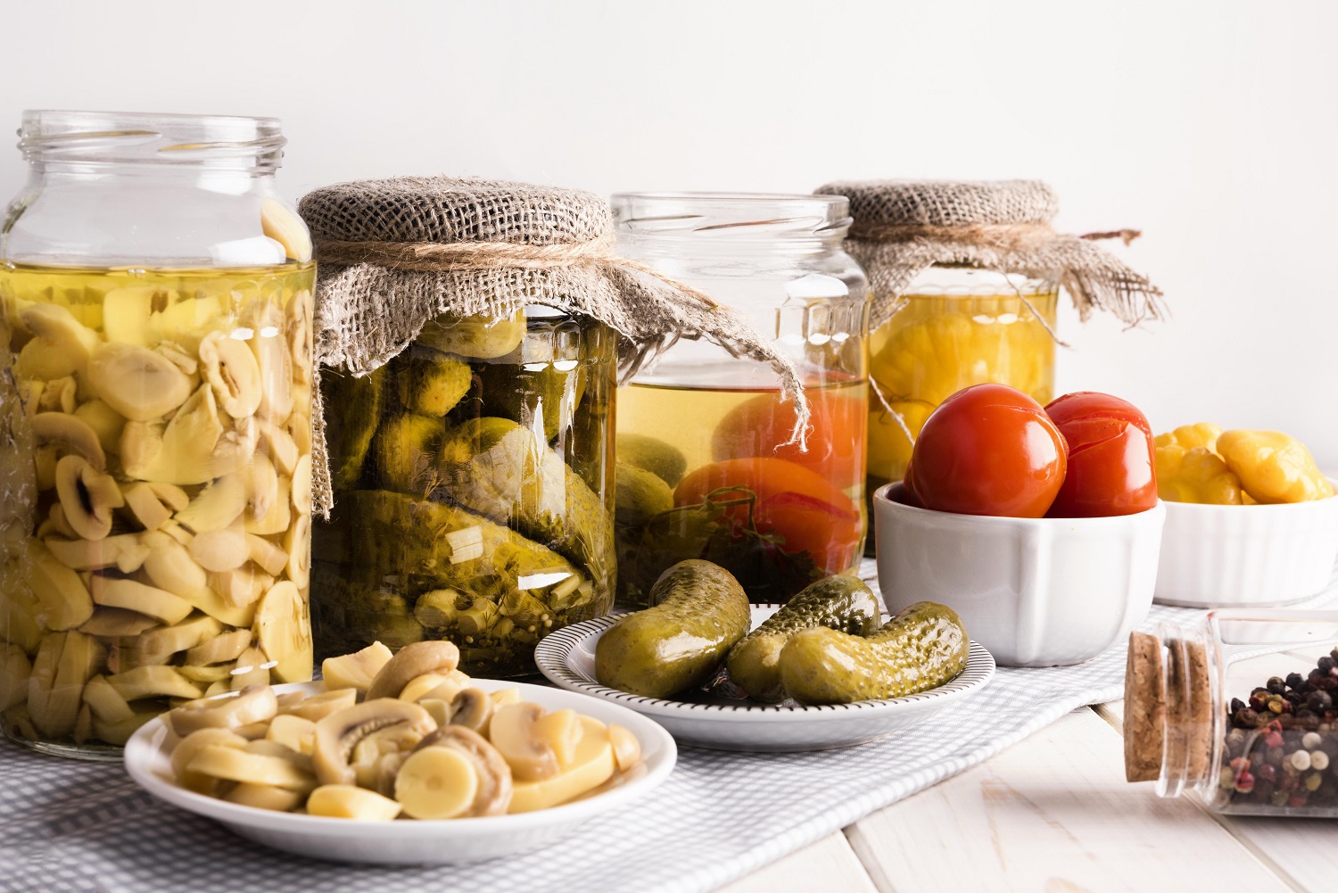 Какие продукты могут вызвать ботулизм и чем опасно заболевание