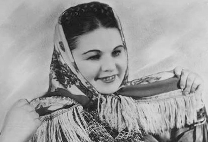 «Играй, Ваня, веселей, я ударница полей…»