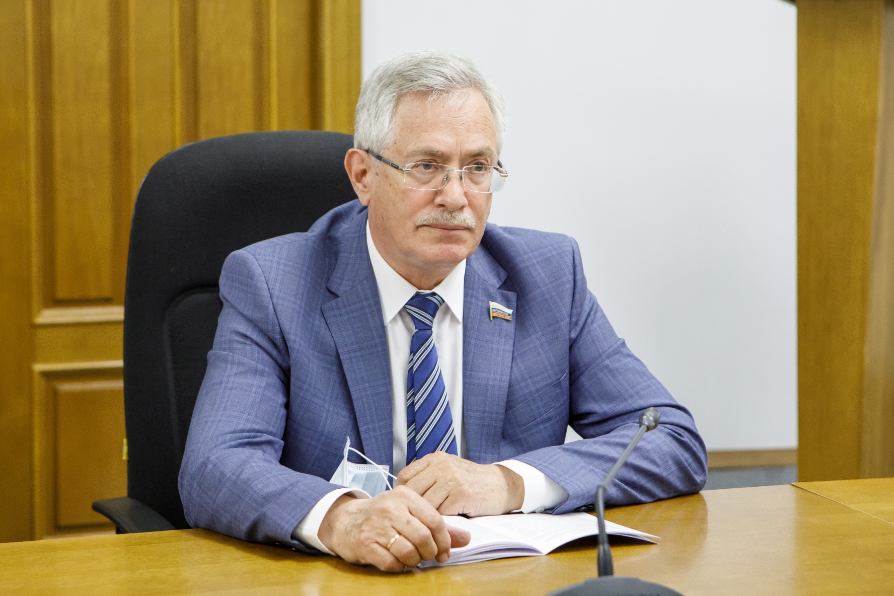 Александр Вериковский представил отчет о своей депутатской работе избирателям