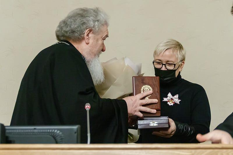 Генеральному директору медиахолдинга «TV Губерния» Зое Грязевой вручена награда от Патриарха Московского и Всея Руси Кирилла