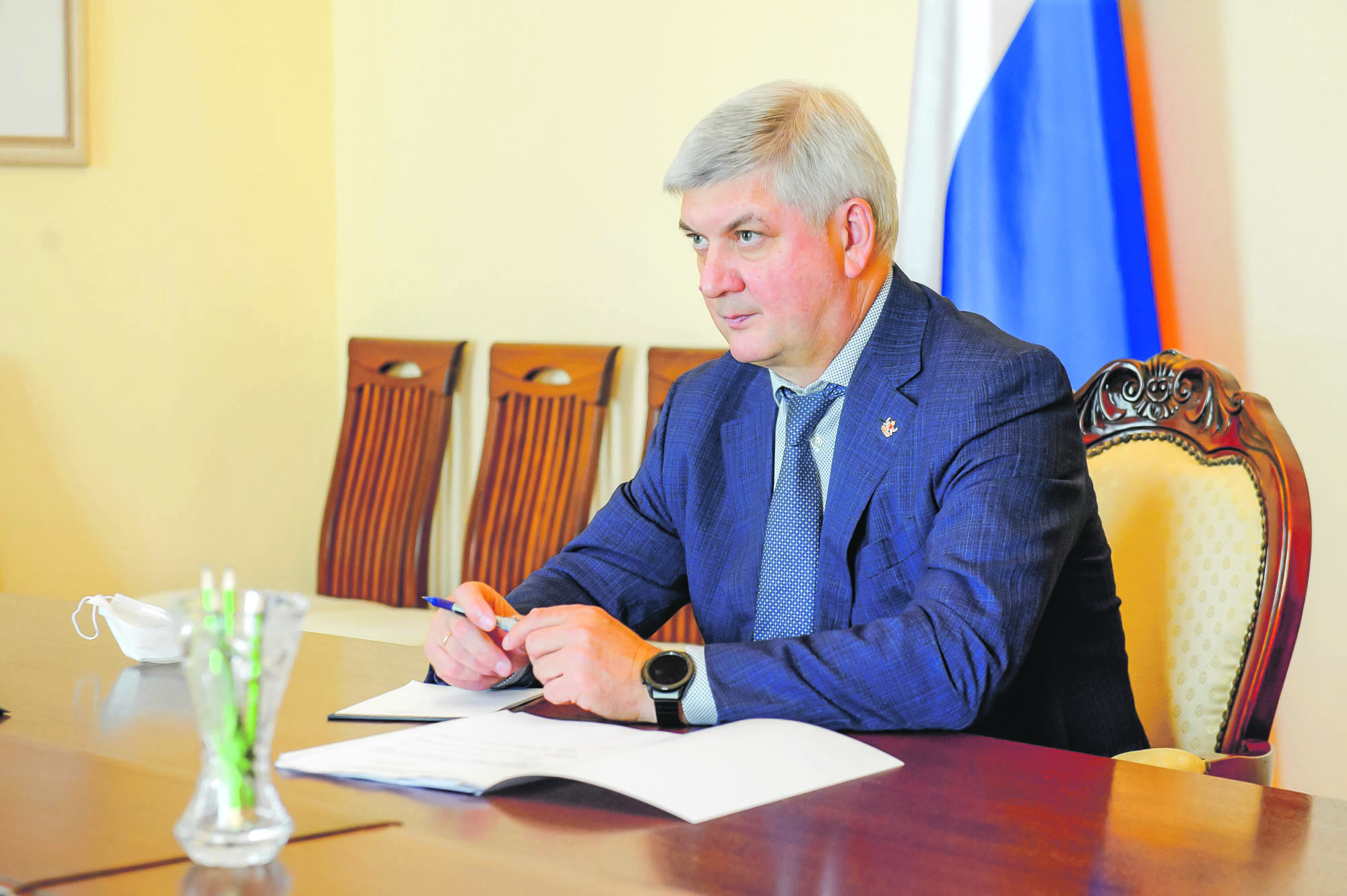 Губернатор Александр Гусев: «Дополнительно проиндексируем зарплаты бюджетников с июля 2023 года»