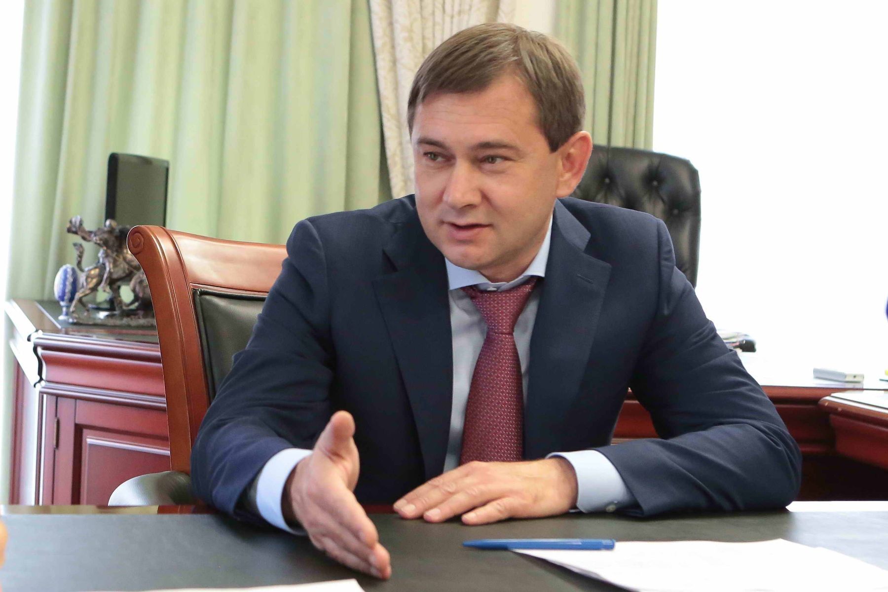 Воронежцам помогли с ремонтом дороги и реконструкцией детской площадки