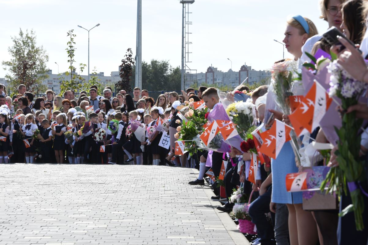 Только для учеников 1 и 11 классов: стало известно, как пройдут линейки в воронежских школах 