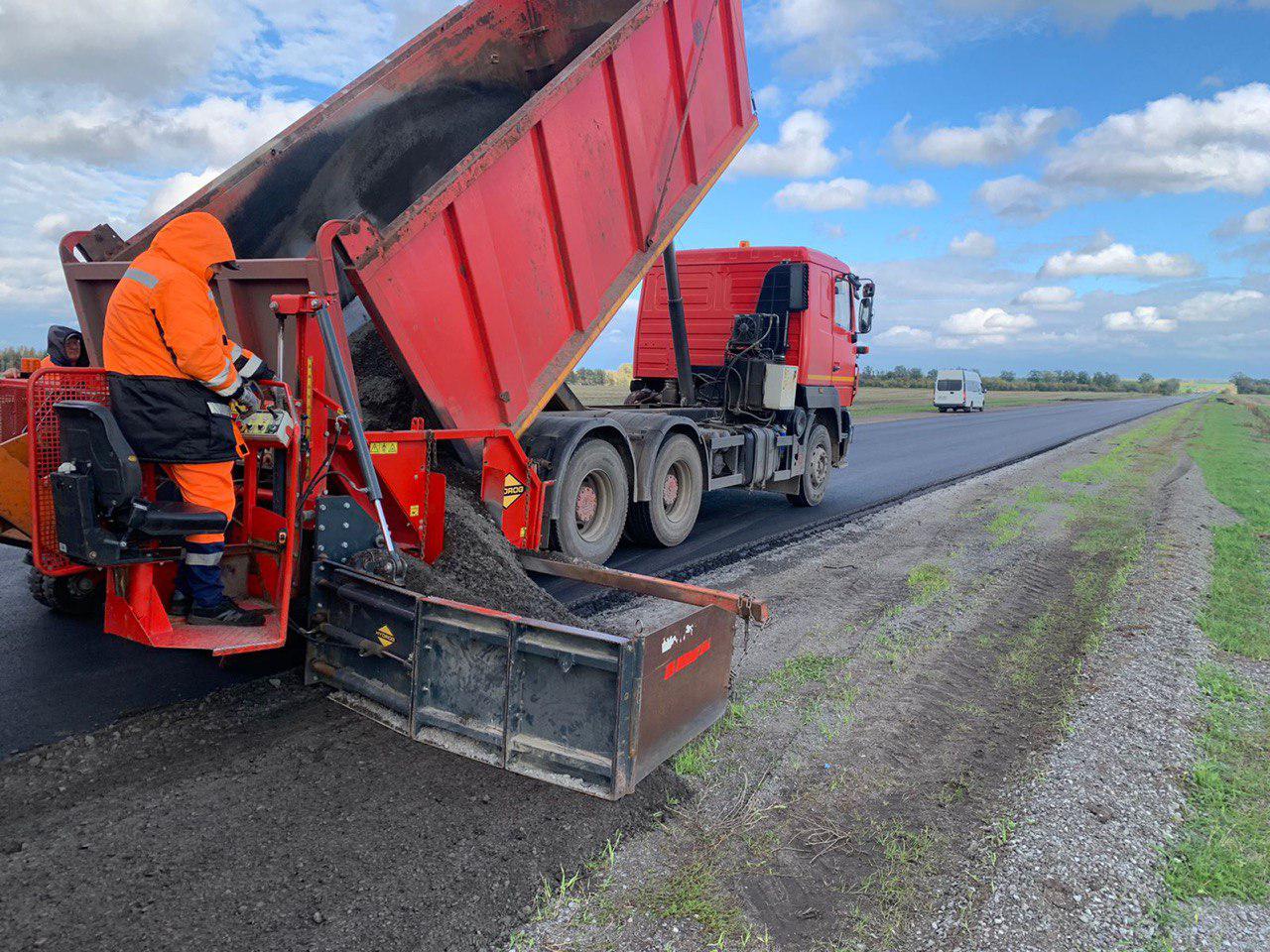 Камаз и мужик.jpg