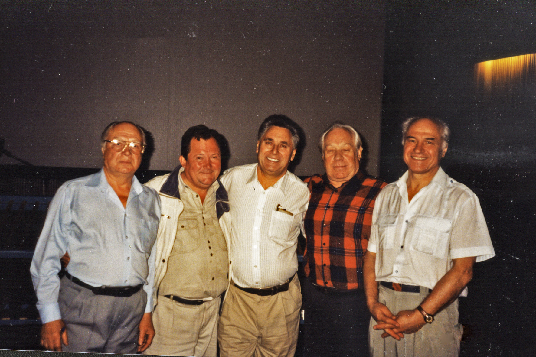 Фото 18 8 Доме кино перед премьерой фильма На заре туманной юности Справа Дога и Панин, второй слева Павлов.jpg