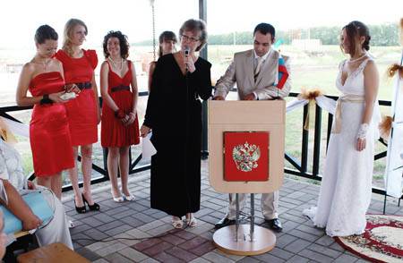 Выездная регистрация брака. Фото Константина Толоконникова. 