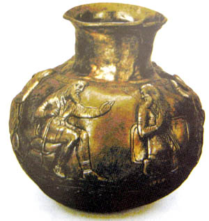 Сосуд с изображением скифов. Серебро; чеканка, позолота. Скифская скульптура, 4 в. до н.э. Частые курганы, курган 3, Средний Дон, близ г.Воронежа, Россия. «Воронежская неделя», № 13 (1946), 31.03.10г.