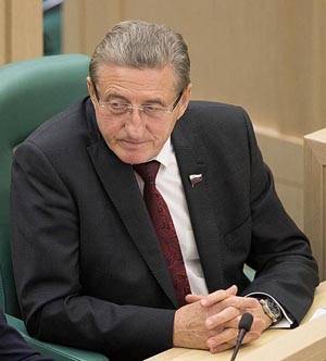 Член Комитета Совета Федерации по федеративному устройству, региональной политике, местному самоуправлению и делам Севера, представитель Воронежской областной Думы в Совете Федерации Сергей Лукин. Фото: пресс-службы сенатора