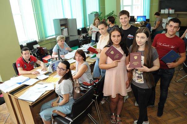 абитуриенты