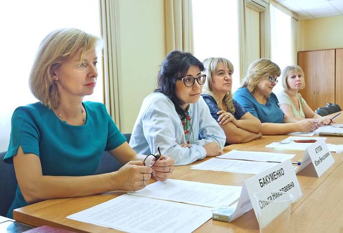 круглый стол