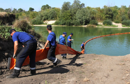 разлив нефтепродуктов