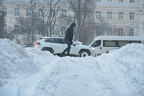 Шёл прошлогодний снег 