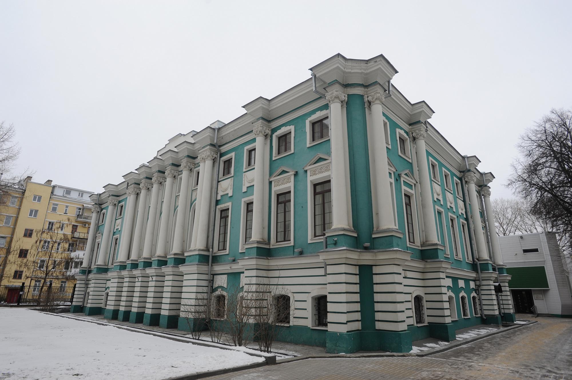 Новое здание и фестиваль искусств на открытом воздухе