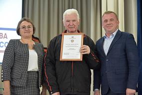 В Верхнемамонском районе наградили волонтёра, помогающего бойцам СВО