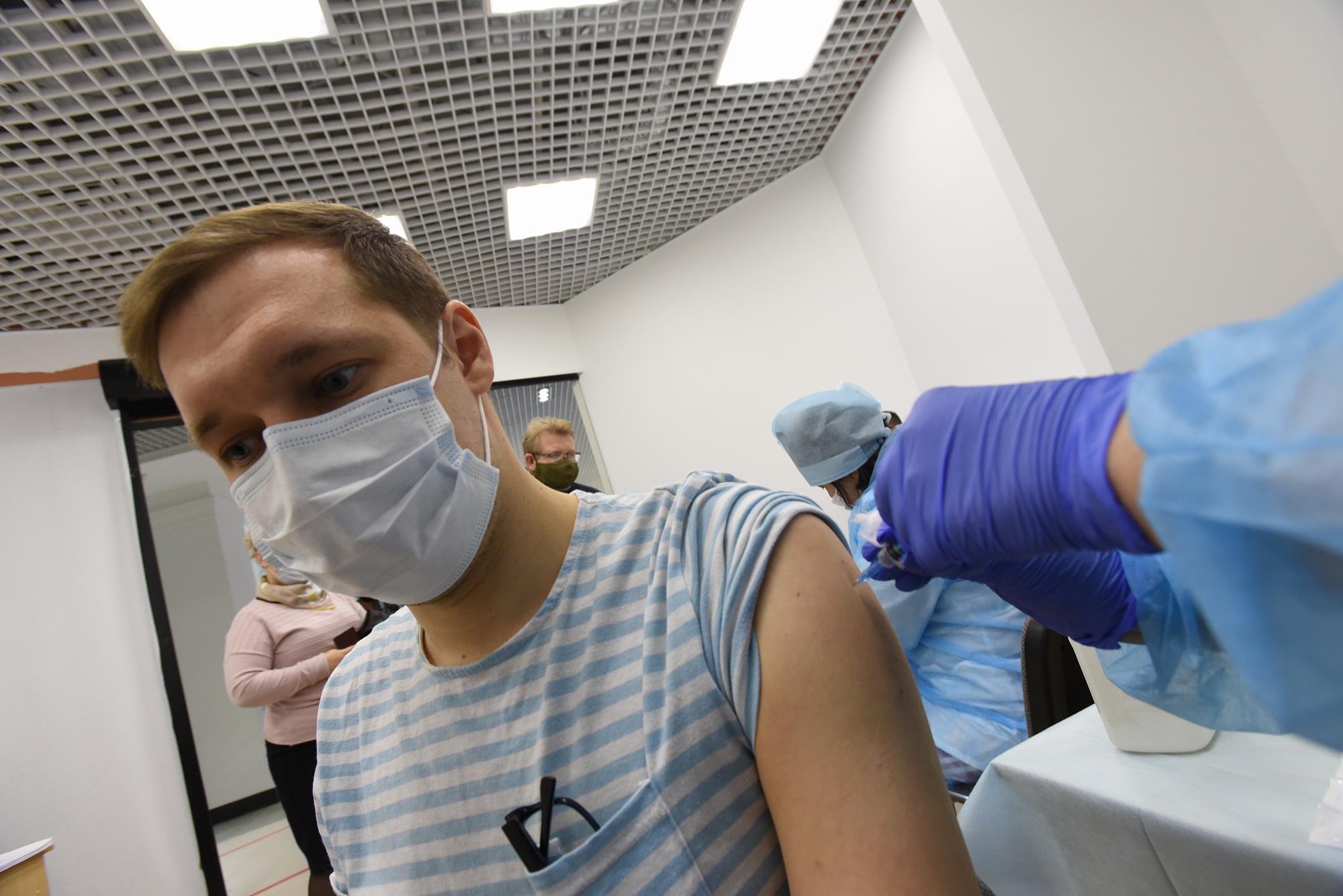 В Воронежской области среди привившихся от COVID-19 разыграют автомобиль
