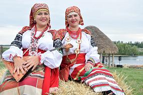 Гимнасты над водой и&hellip;