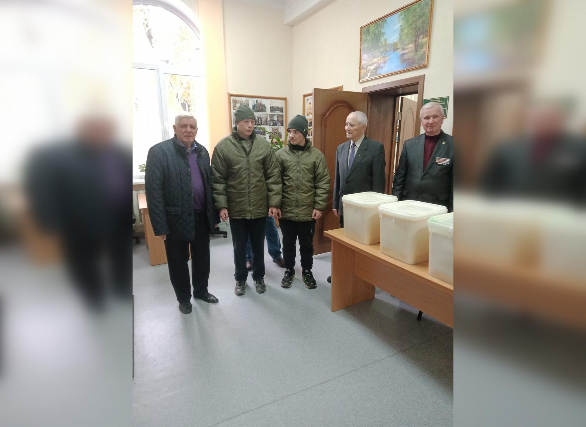 Сладкий подарок раненым бойцам