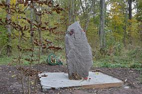 На братской могиле под&hellip;