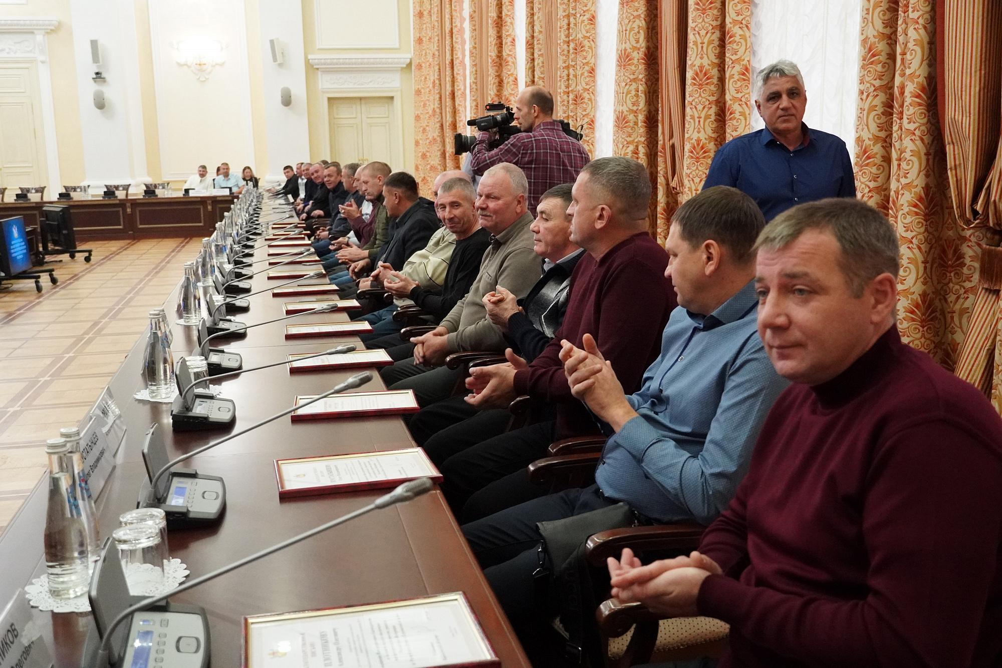 Воронежских водителей наградили за помощь в эвакуации херсонцев