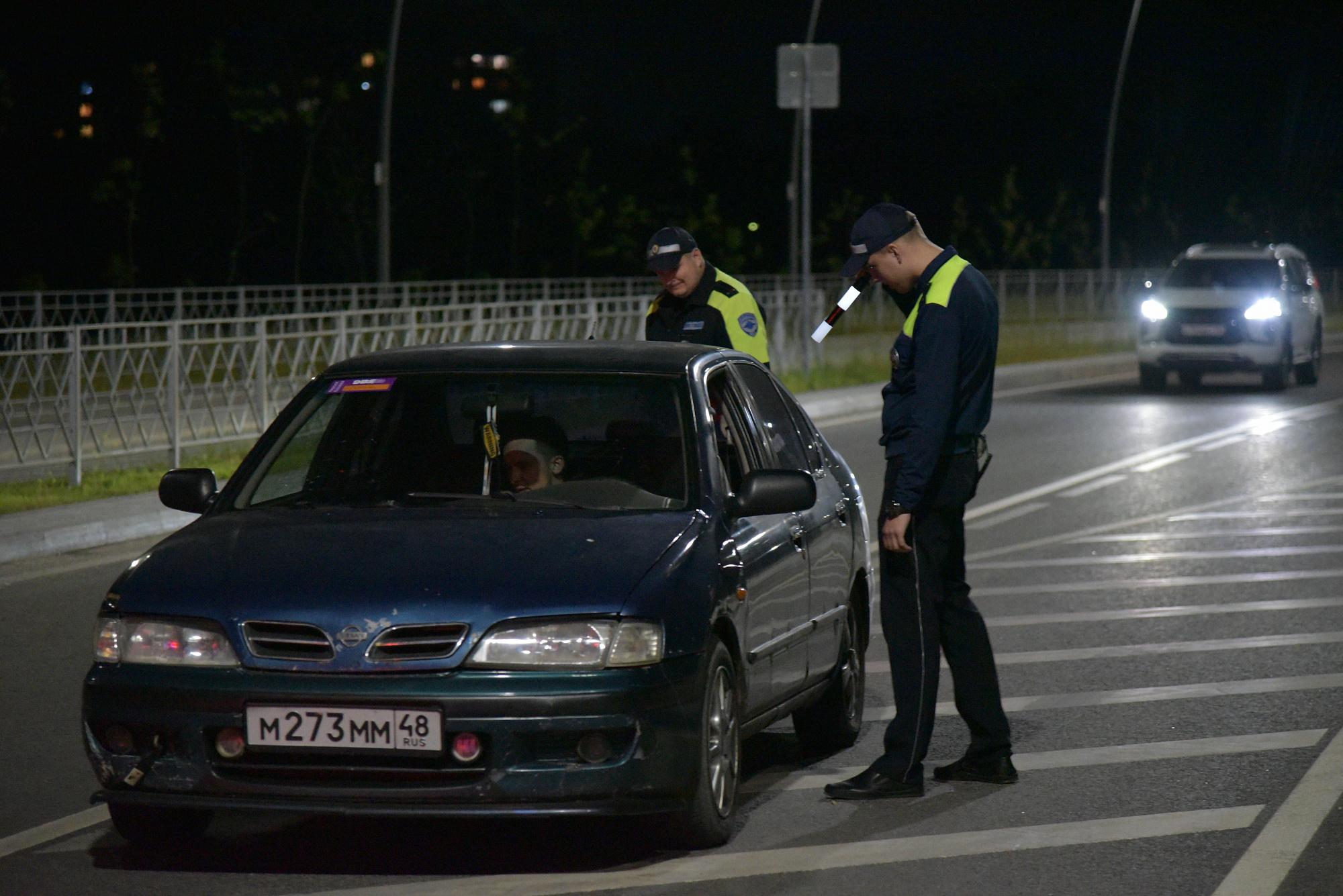 Как воронежские автоинспекторы ловят ночных гонщиков