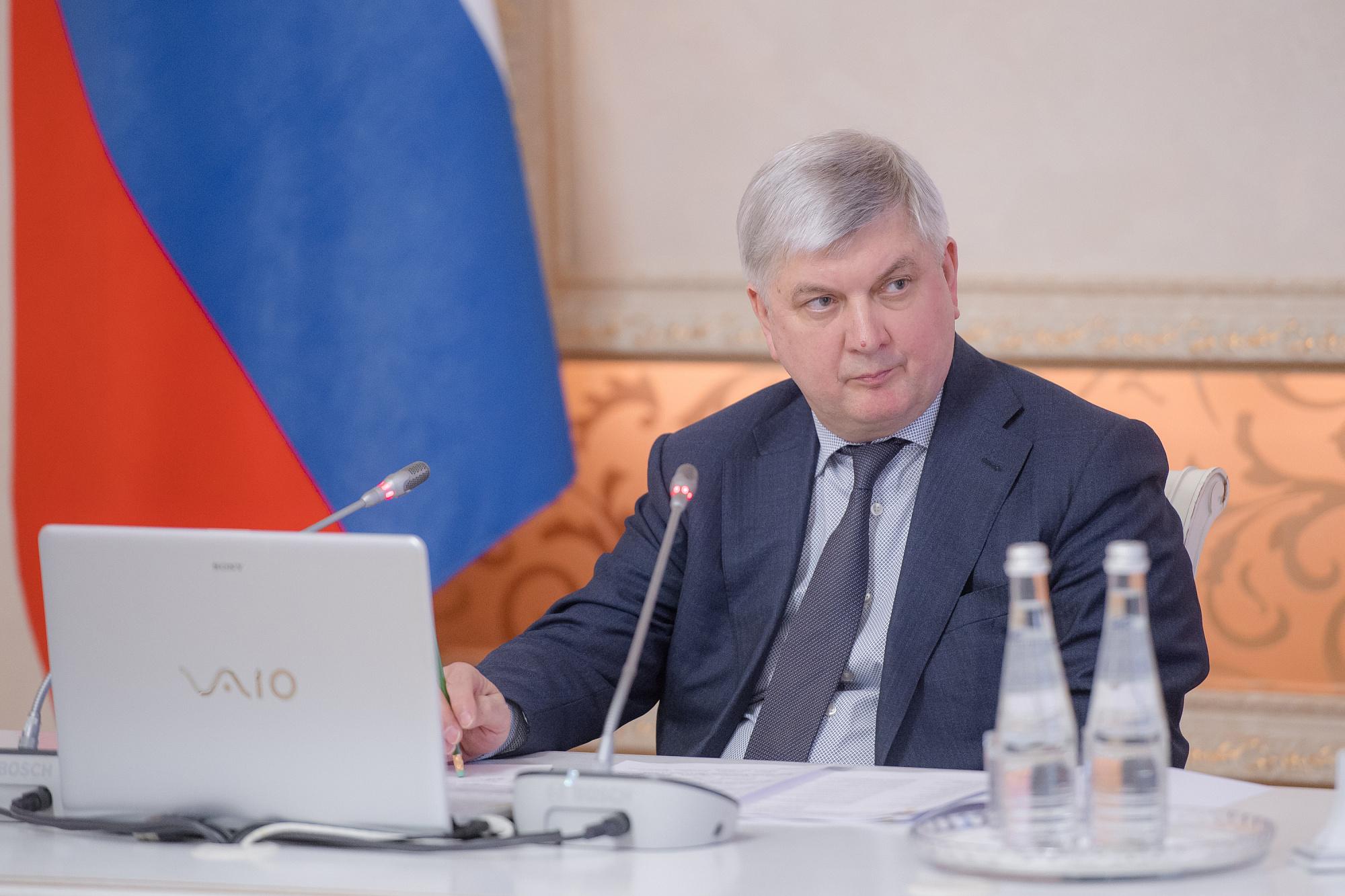 Итоги недели: развитие промкомплекса, жильё для сирот и помощь бойцам СВО