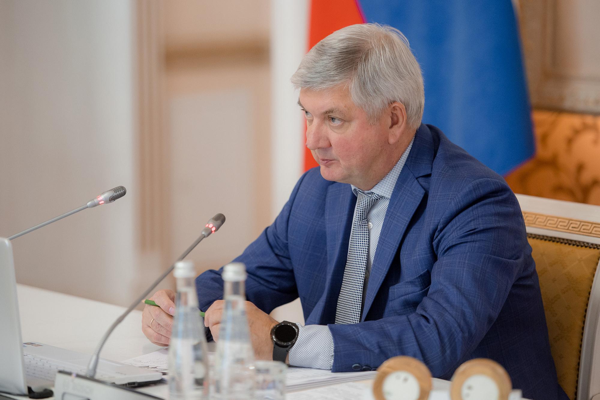 Относиться с вниманием и чуткостью к каждому